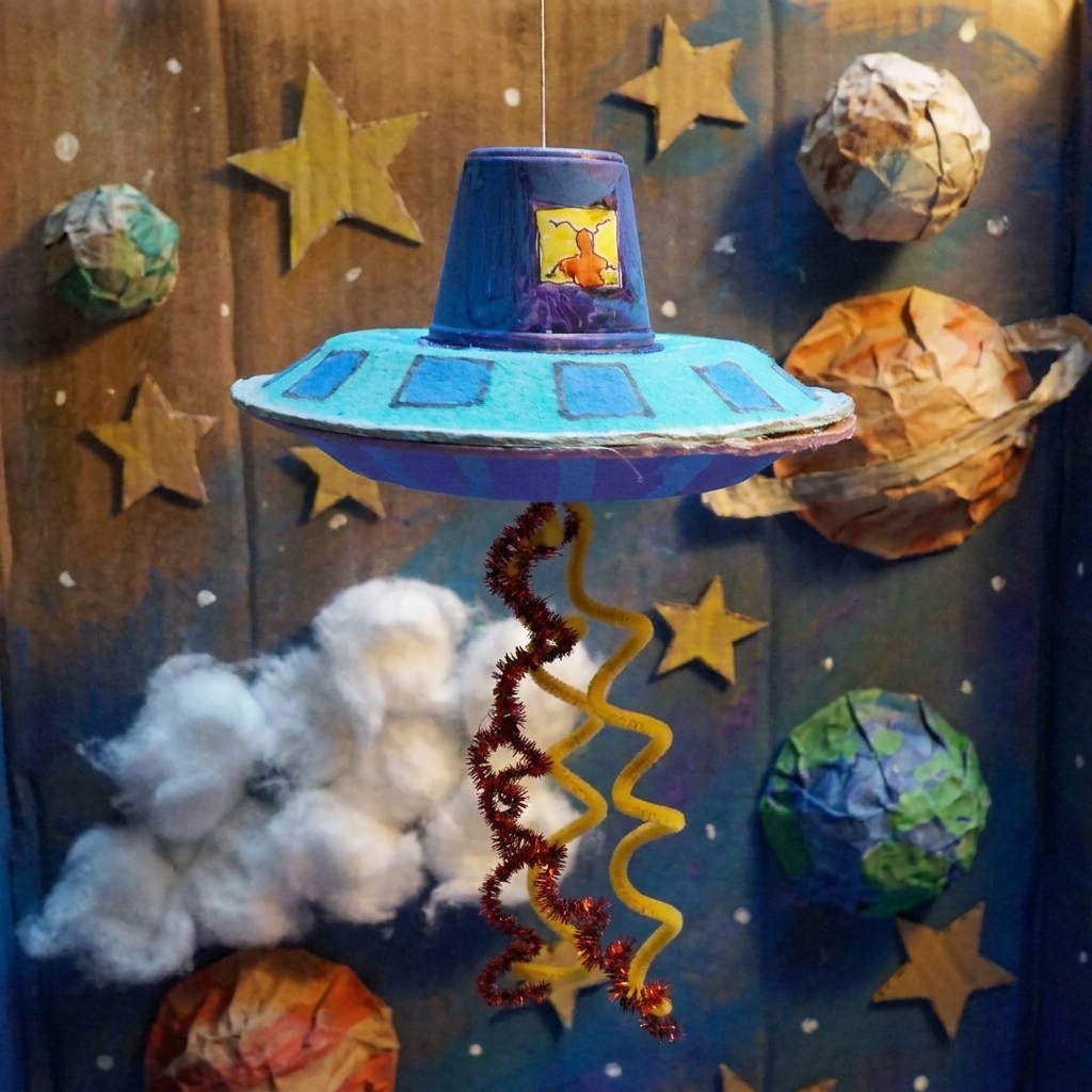 Wie man mit Kindern eine fliegende Untertasse bastelt