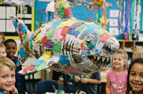 Einen Hai aus gerissenem Papier basteln  Ein kreatives Bastelprojekt für Kinder